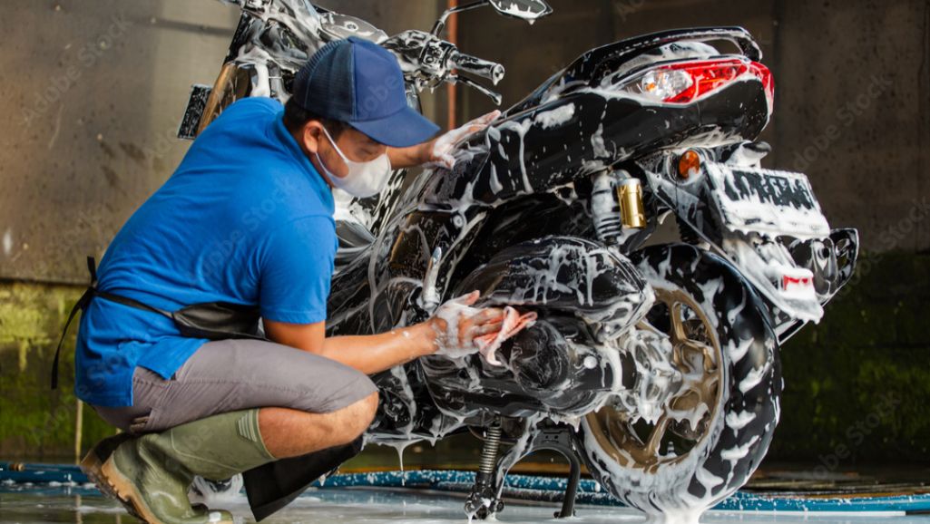 rửa xe máy nhà bè